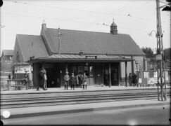 Alvik spårvagnshållplats utanför Bromma-Teatern på Gustavslundsvägen 1931.