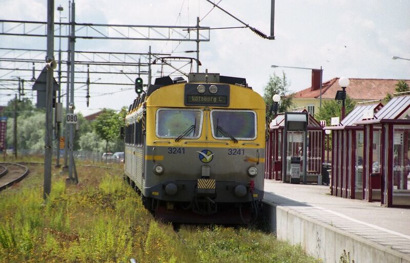 Fil:Stenungsund-pendeltåg.jpg