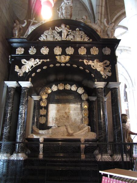 Fil:Soopska gravmonumentet 10.JPG