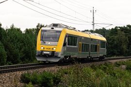 Ett tåg som körs för Värmlandstrafik vid Alster.